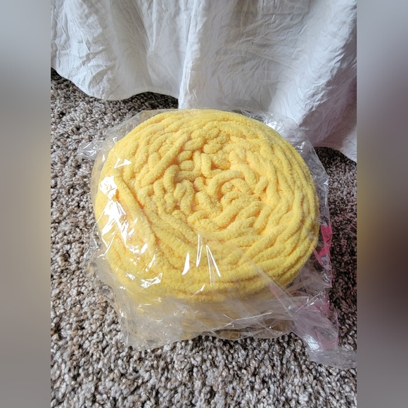 Knitting needles and yarn - Picture 8 of 8